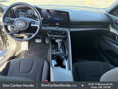 Used 2025 Hyundai Elantra SEL image 13