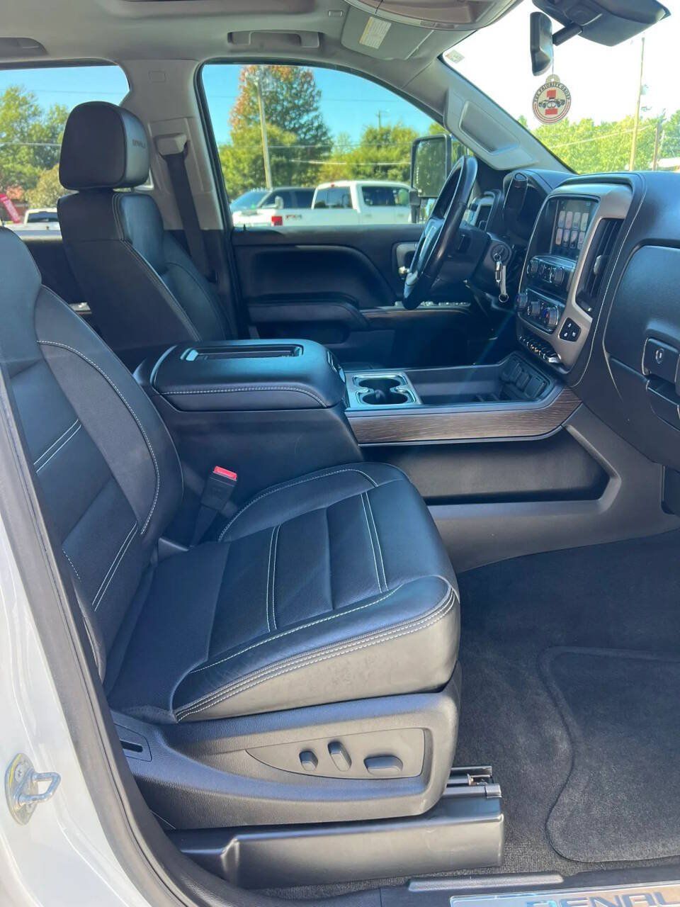 Used 2017 GMC Sierra 2500 Denali w/ Duramax Plus Package AWD/4WD image 27