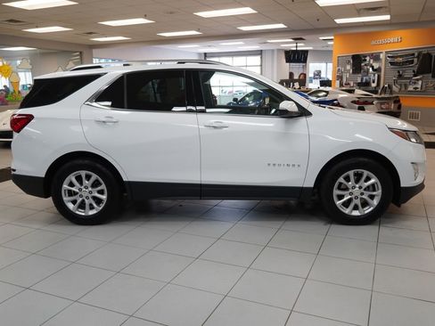 Used 2018 Chevrolet Equinox LT w/ Sun & Infotainment Package image 9