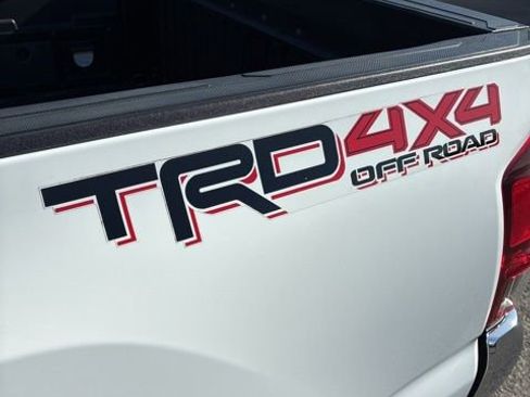 Used 2019 Toyota Tacoma TRD Off-Road image 11