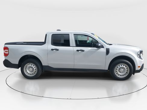 Used 2025 Ford Maverick XL image 2