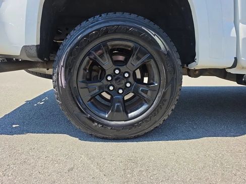 Used 2017 Chevrolet Colorado Z71 AWD/4WD image 12
