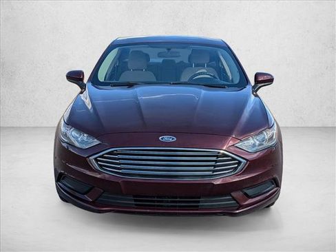 Used 2017 Ford Fusion SE w/ Fusion SE Technology Package image 2