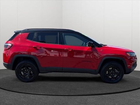 Used 2024 Jeep Compass Trailhawk AWD/4WD image 4