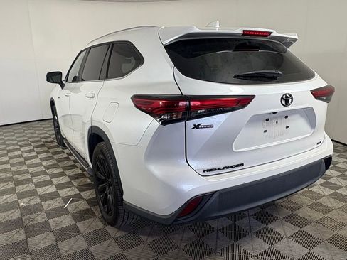 Used 2023 Toyota Highlander XLE image 5