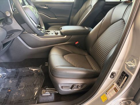 Used 2025 Toyota Highlander XSE AWD/4WD image 28