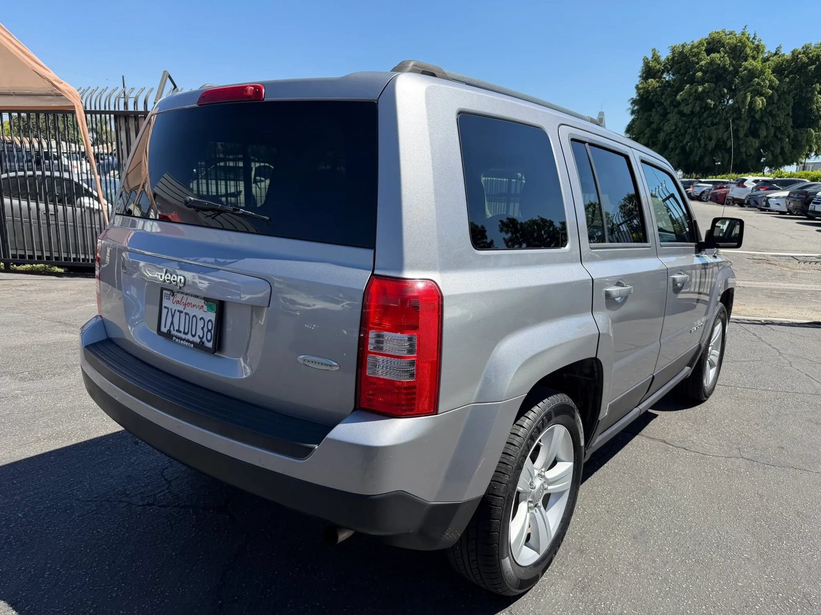 Used 2016 Jeep Patriot Latitude FWD image 13
