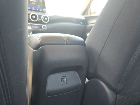 Used 2024 Nissan Sentra SV FWD image 19