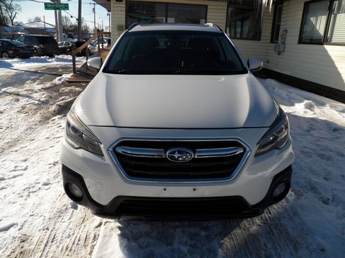 Used 2018 Subaru Outback 3.6R Touring image 2