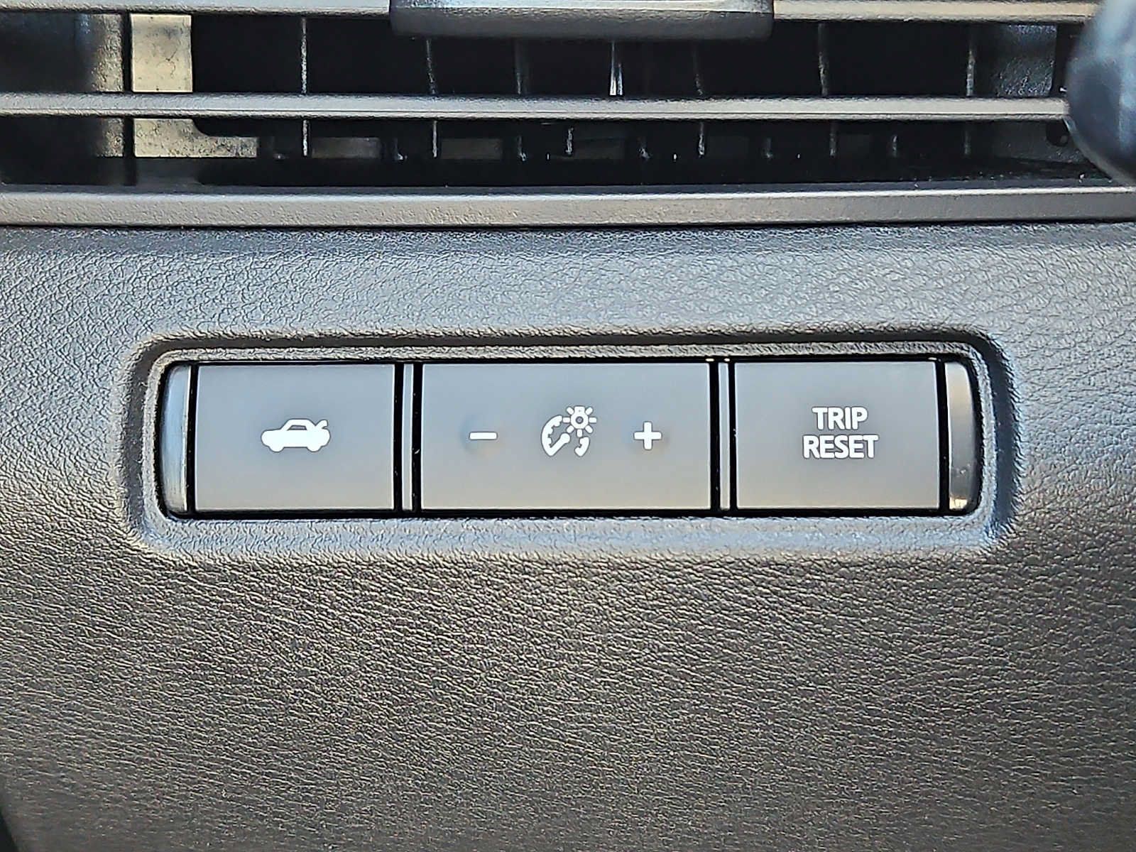 Used 2024 Nissan Altima 2.5 SV FWD image 23