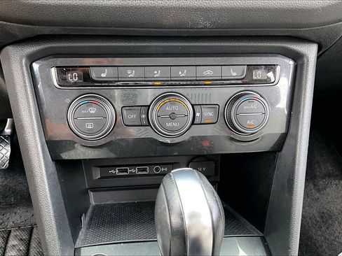 Used 2019 Volkswagen Tiguan SE w/ Panoramic Sunroof Package FWD image 32
