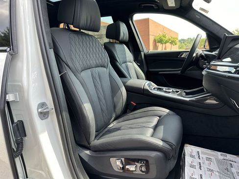 Used 2025 BMW X7 M60i image 55
