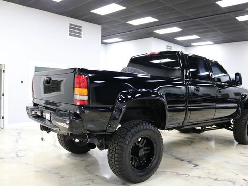 Used 2006 GMC Sierra 2500 SLT w/ Heavy-Duty Power Package image 30