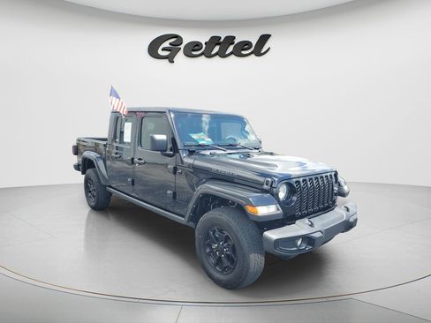 Used 2023 Jeep Gladiator Sport AWD/4WD image 2