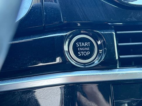 Used 2022 Nissan Pathfinder SV image 23