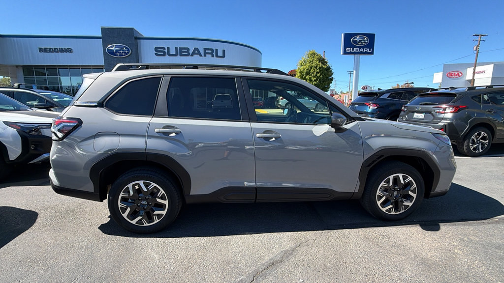 Used 2025 Subaru Forester Premium AWD/4WD image 3