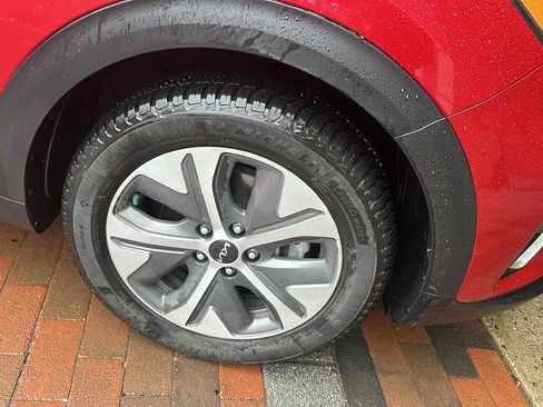 Used 2022 Kia Niro EX Premium w/ Cold Weather Package image 11