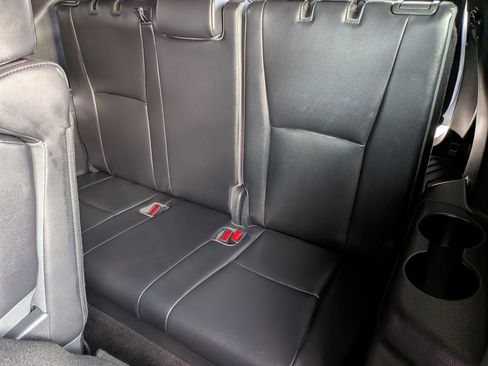 Used 2023 Toyota Highlander XLE image 31