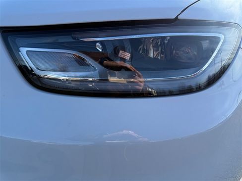 Certified 2025 Chrysler Pacifica Select image 22