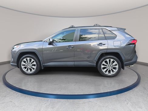 Used 2022 Toyota RAV4 XLE Premium FWD image 8