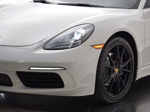 Used 2019 Porsche 718 Cayman RWD image 11