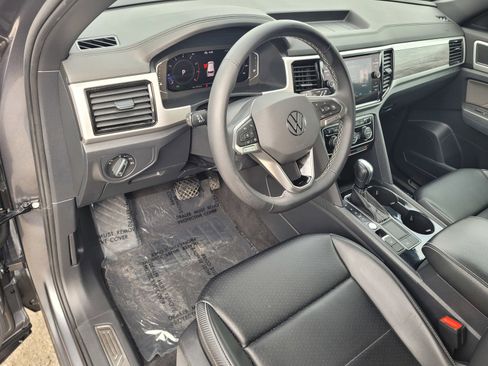 Used 2022 Volkswagen Atlas Cross Sport SE image 11
