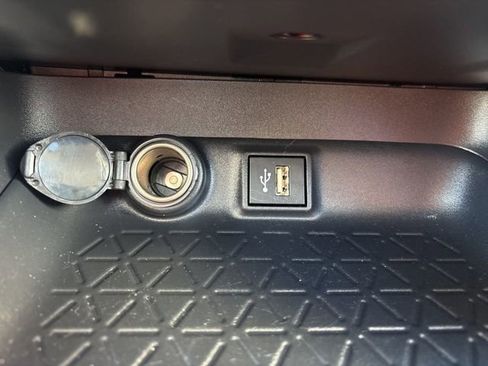 Used 2025 Toyota RAV4 XLE image 19