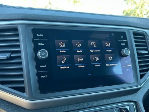 Used 2020 Volkswagen Atlas Cross Sport SE w/ Towing Package image 36