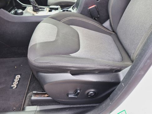 Used 2014 Jeep Cherokee Latitude w/ Comfort/Convenience Group image 14