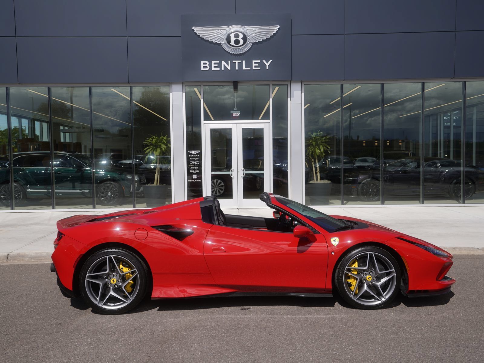 Used 2023 Ferrari F8 Tributo RWD image 5