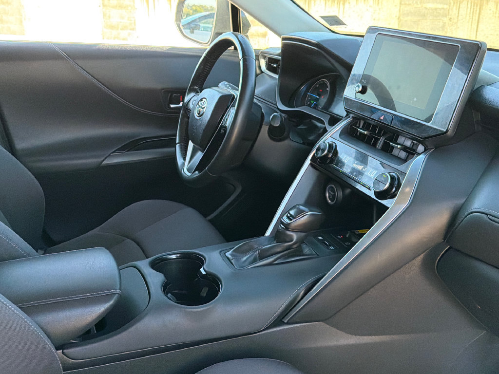 Used 2023 Toyota Venza LE AWD/4WD image 11