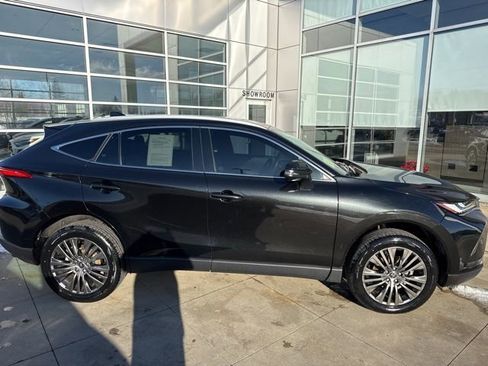 Used 2023 Toyota Venza Limited image 8