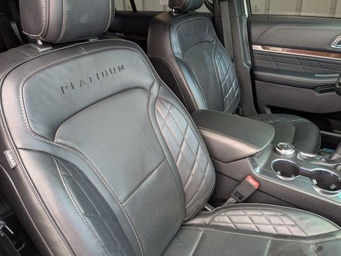 Used 2019 Ford Explorer Platinum image 35