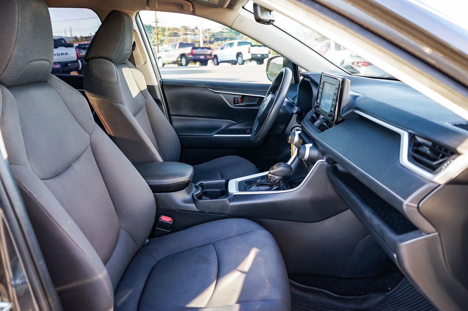 Used 2019 Toyota RAV4 LE w/ All Weather Liner Package FWD image 17