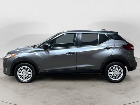Used 2021 Nissan Kicks S image 3