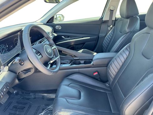 Certified 2025 Hyundai Elantra Limited image 9