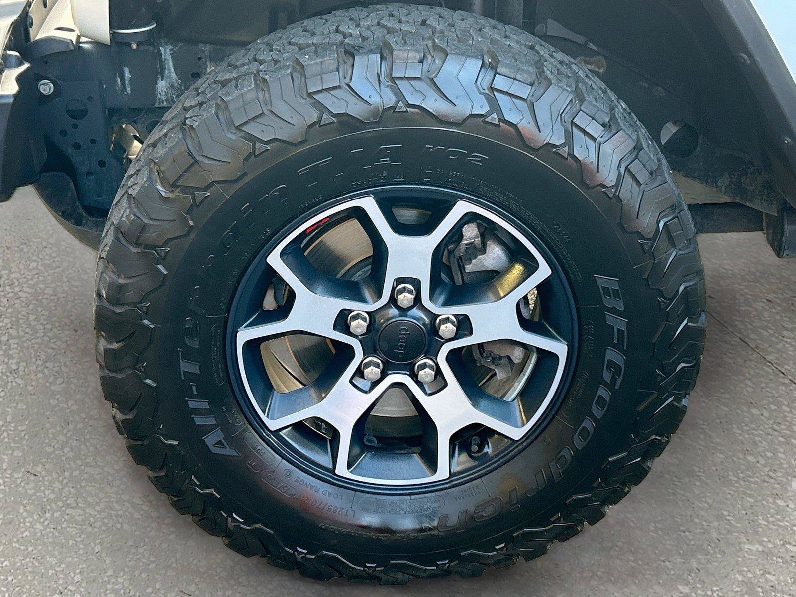 Used 2022 Jeep Wrangler Unlimited Rubicon w/ Dual Top Group AWD/4WD image 40