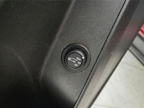 Used 2019 Chevrolet Equinox LT w/ Driver Convenience Package image 34