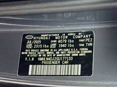 New 2025 Hyundai Elantra Limited image 35