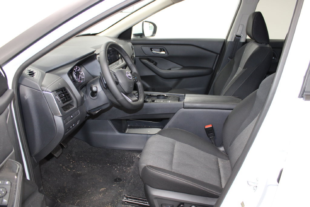 Used 2026 Nissan Rogue SV w/ Cold Weather Package FWD image 17
