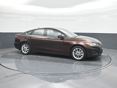 Used 2019 Ford Fusion SE FWD image 11