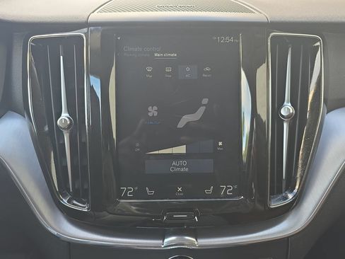 Used 2020 Volvo XC60 T5 Momentum w/ Protection Package Premier AWD/4WD image 24