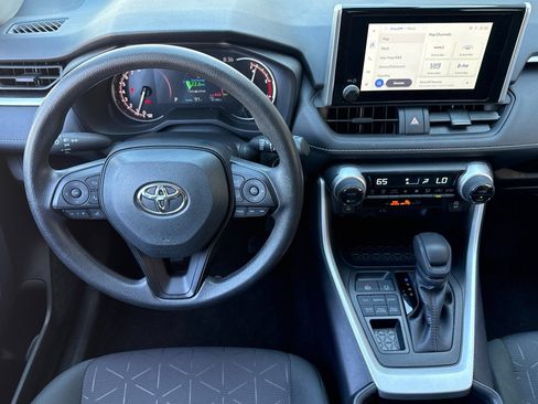 Certified 2025 Toyota RAV4 XLE AWD/4WD image 17