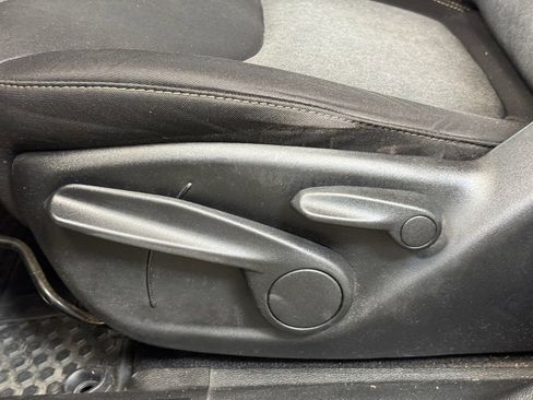 Used 2016 Jeep Cherokee Altitude w/ Cold Weather Group image 11