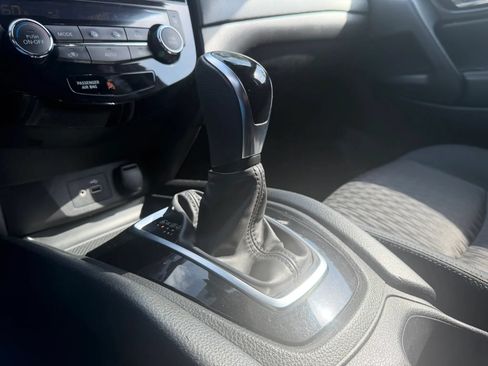 Used 2019 Nissan Rogue SV FWD image 25