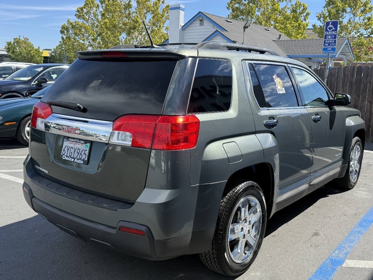 Used 2013 GMC Terrain SLE w/ LPO, Chrome Package FWD image 8