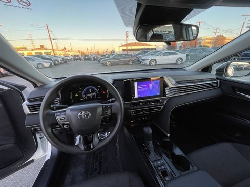 Used 2025 Toyota Camry LE image 33