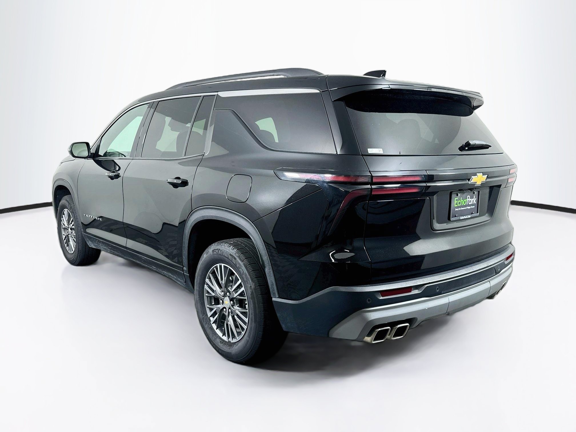 Used 2025 Chevrolet Traverse LT FWD image 5