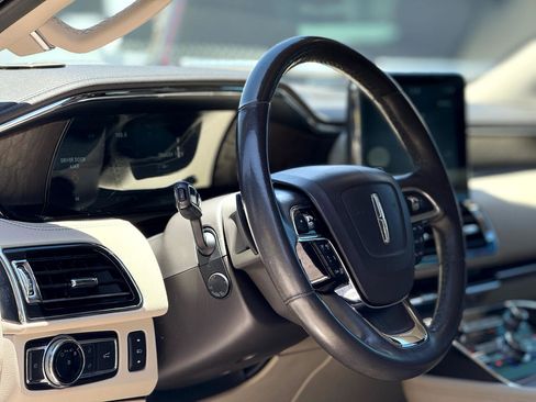 Used 2021 Lincoln Navigator Reserve image 9