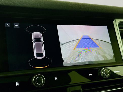 Certified 2023 Porsche Macan AWD/4WD image 18